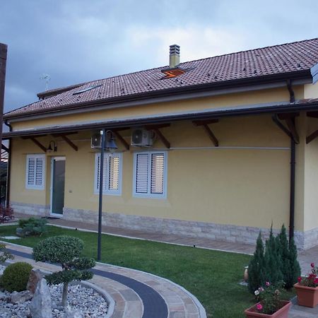 Ostello Villafranca Pignola Kültér fotó