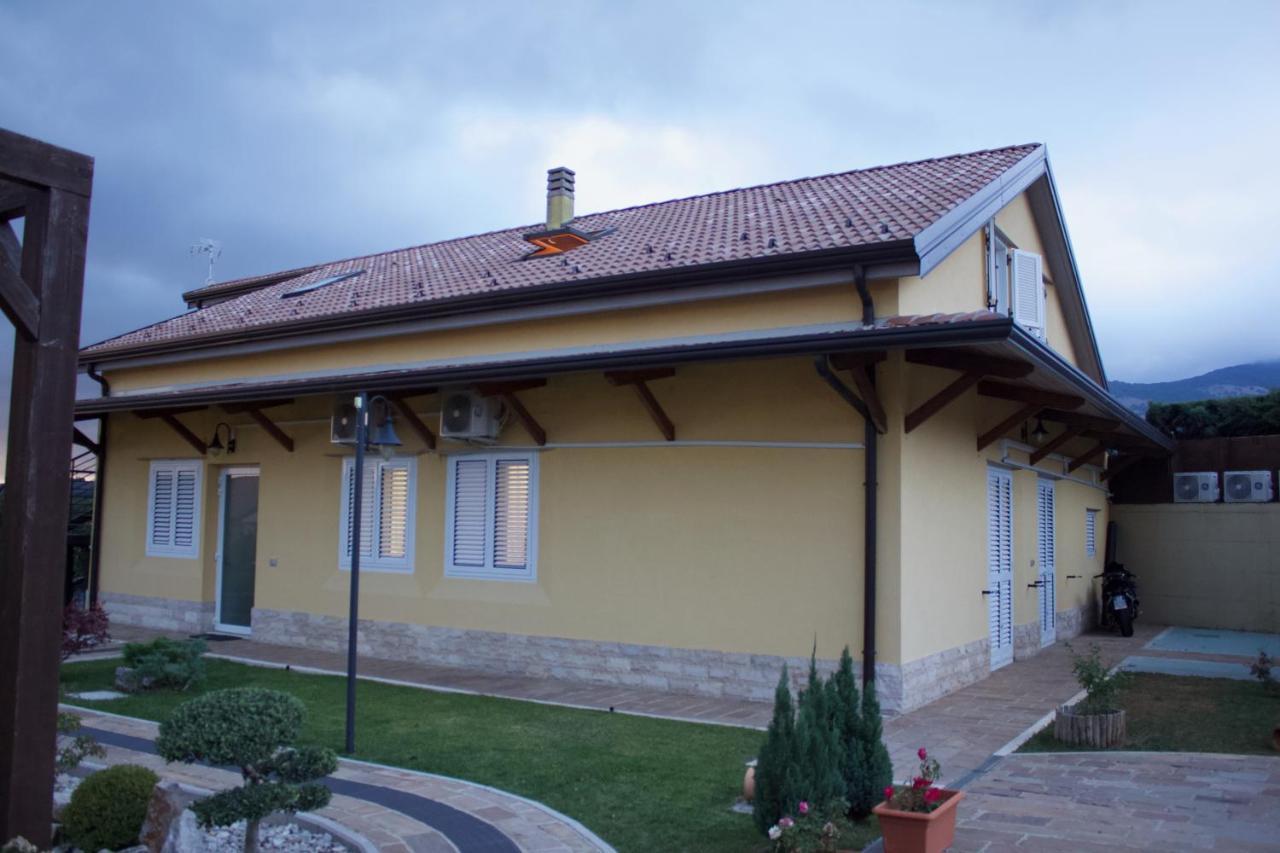 Ostello Villafranca Pignola Kültér fotó