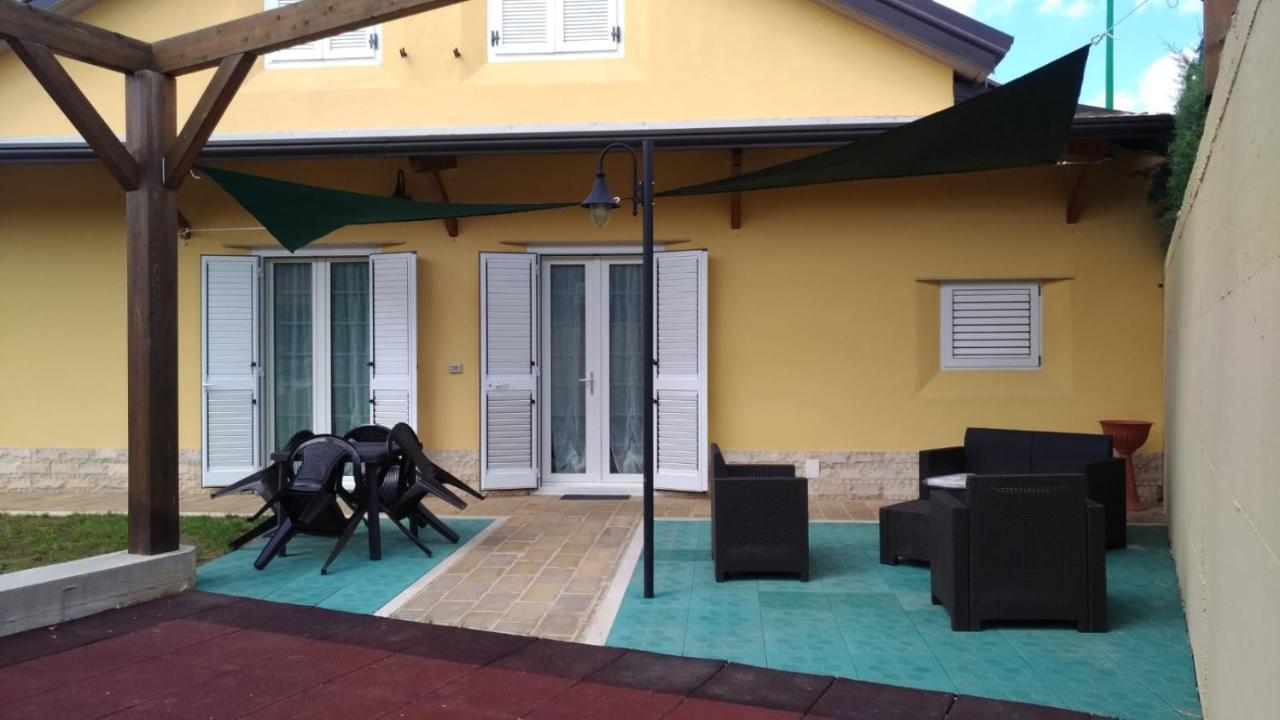 Ostello Villafranca Pignola Kültér fotó