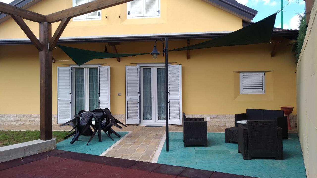 Ostello Villafranca Pignola Kültér fotó
